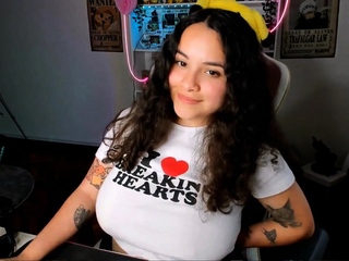 Big boob brunette masturbates on webcam
