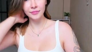 Brunette Solo Webcam Masturbation