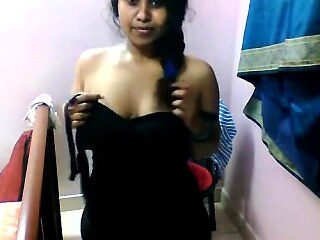 Indian sexy tamil girl exposing her sexy big booby body in